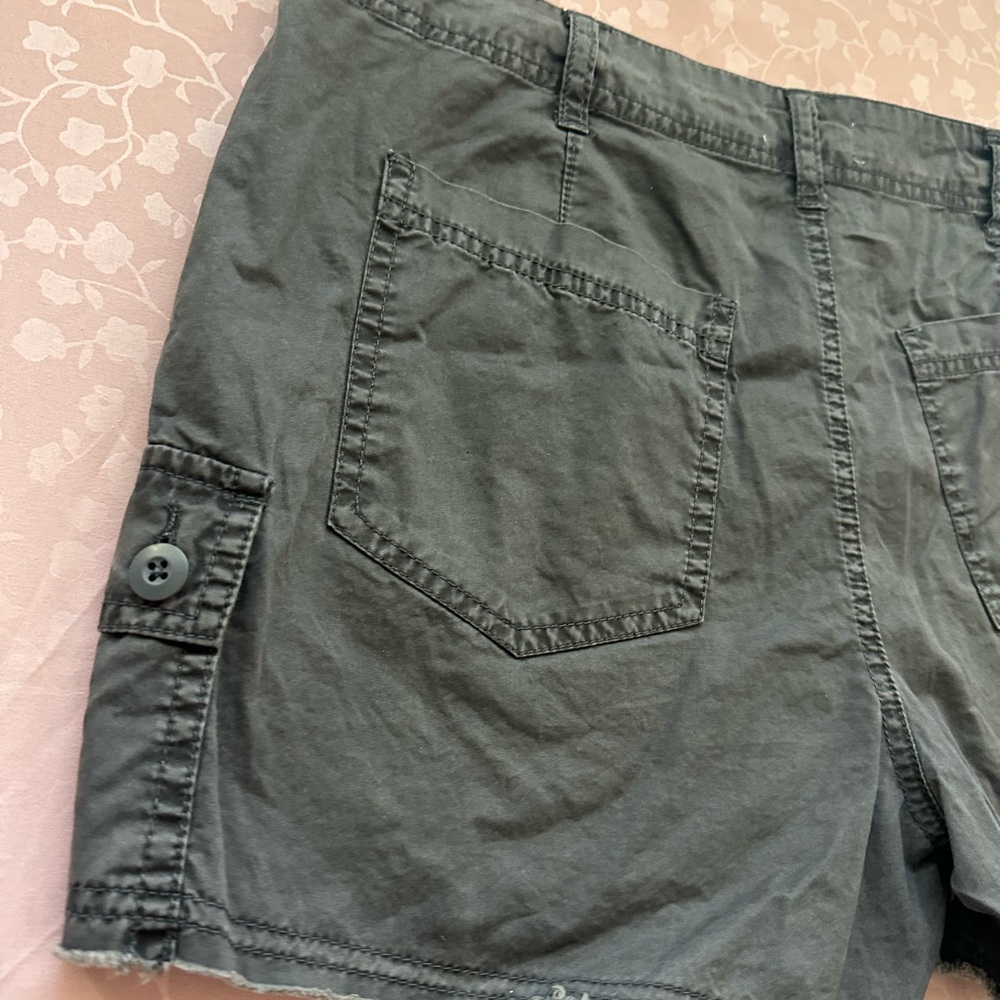 🆕Witty Fox Mid Rise Utility Shorts - Picture 11 of 12